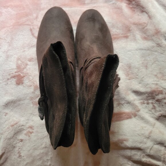 Womens Size 7 SO Brown Slip On Above Ankle Tassel Accent Boots - Picture 6 of 9